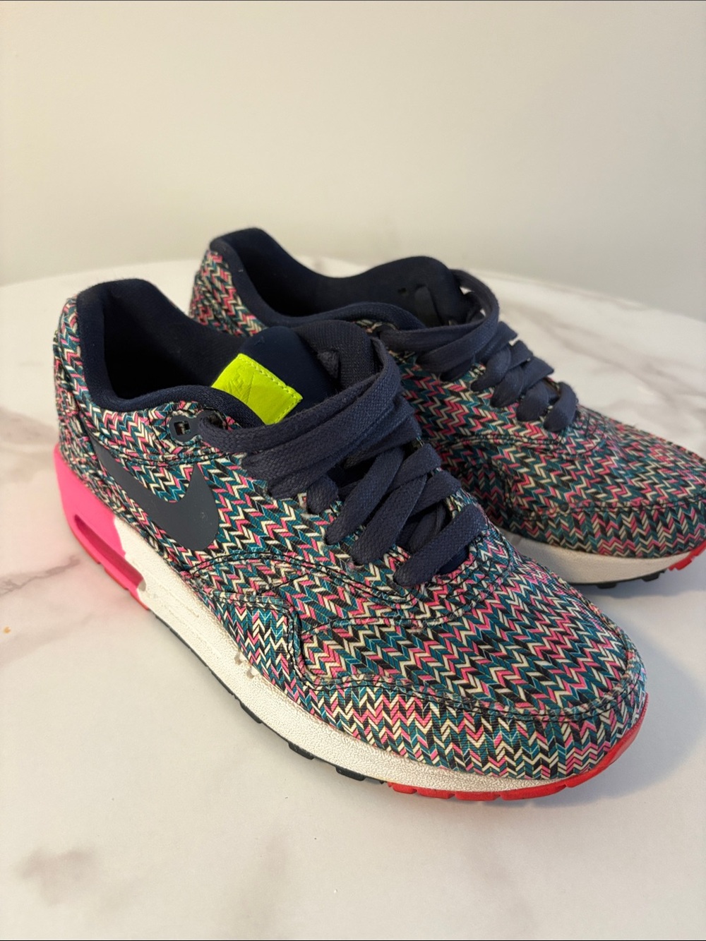®️Authentic Nike Multicolor Sneakers - Navy, Pink & Teal Accent